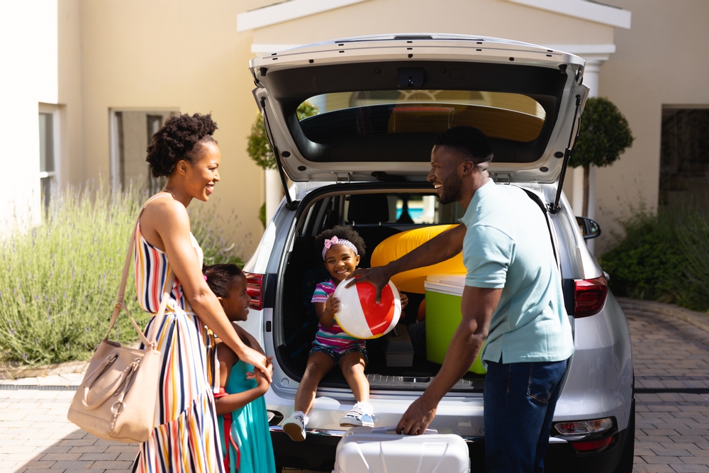 Family packing the car for a beach destination vacation.